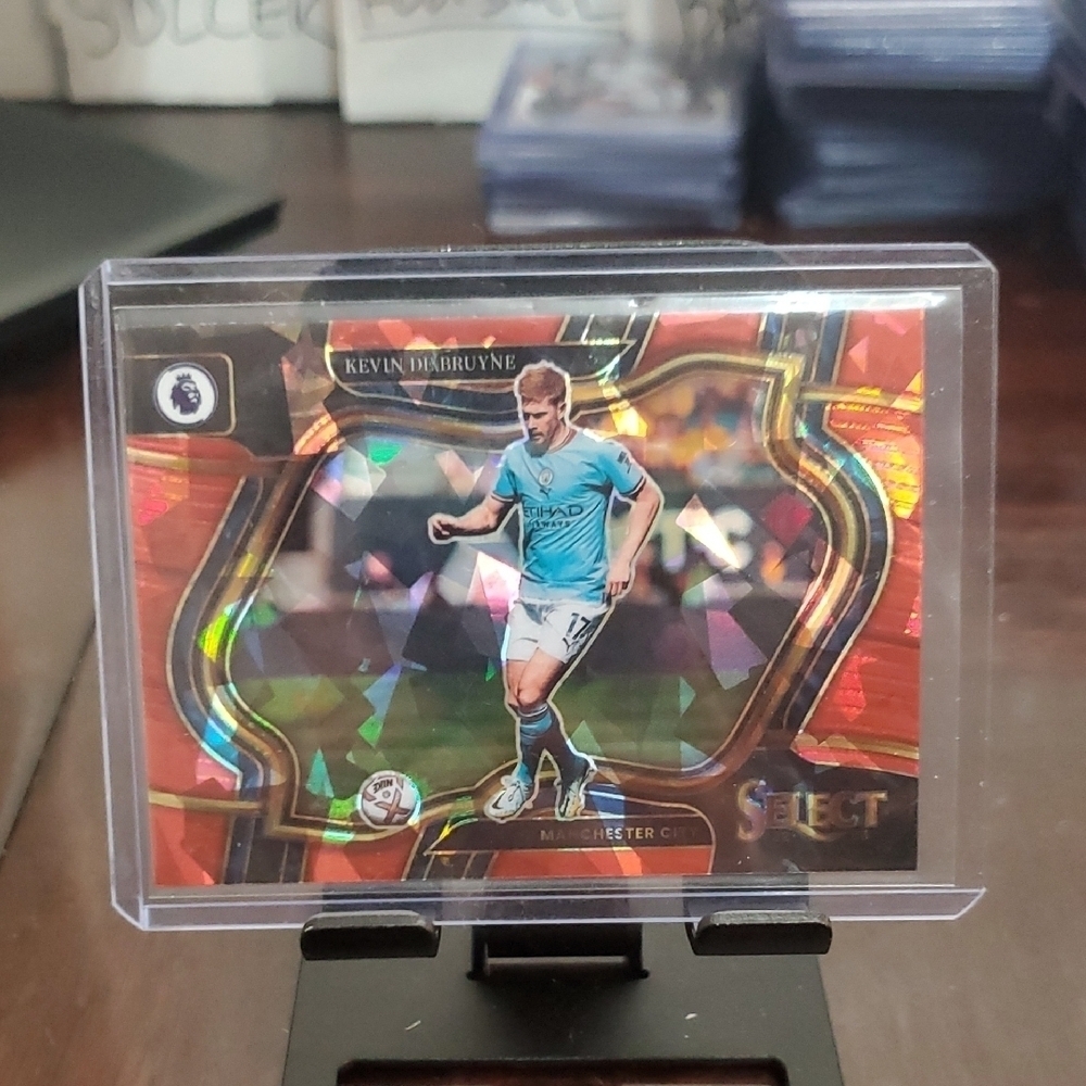 Kevin De Bruyne 22-23 Select EPL Red Ice Prizm Field Level No.232 Soccer Card
